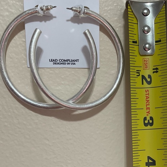 ❤️NEW ARRIVAL! Madeline Large Silver Hoop Earrings - Picture 2 of 2